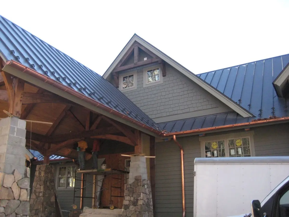 Craftsman Roofing team delivering quality roofing work in Hinterleiter